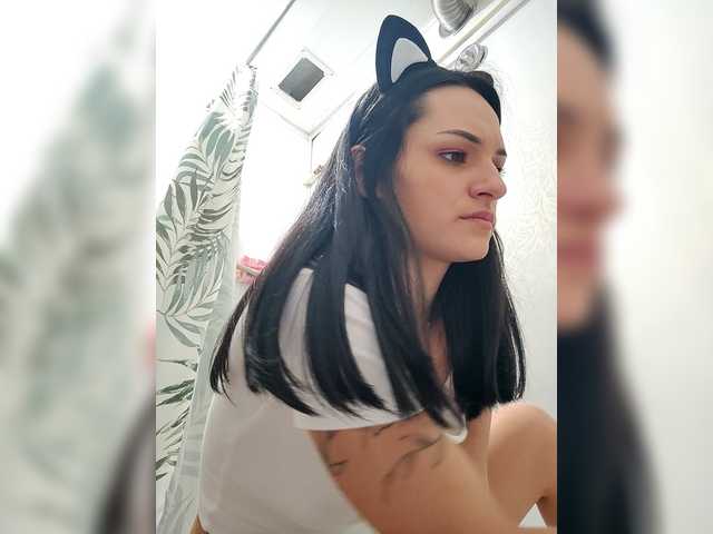 Adelina-Libby's BongaCams show and profile