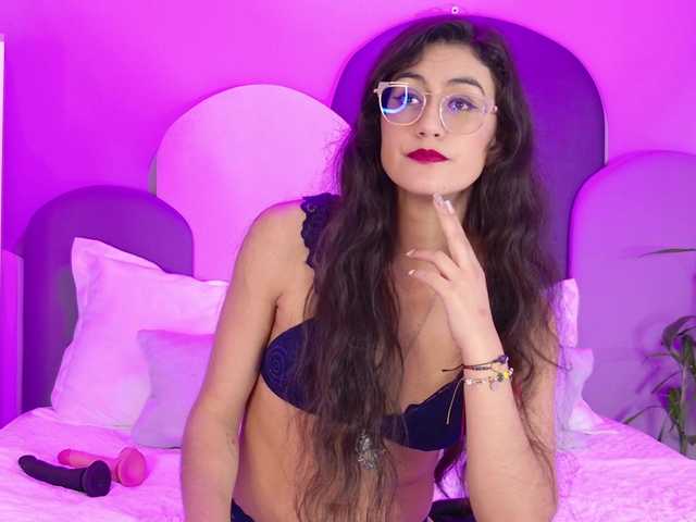 SophieGomez2's BongaCams show and profile