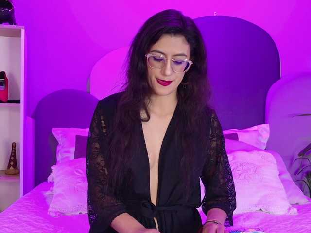 SophieGomez2's BongaCams show and profile