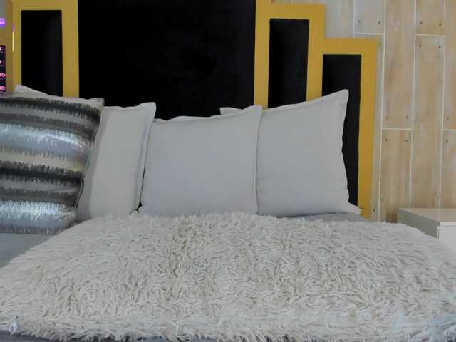 isabellasouza's BongaCams show and profile