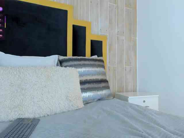 IsabellaSouza webcam