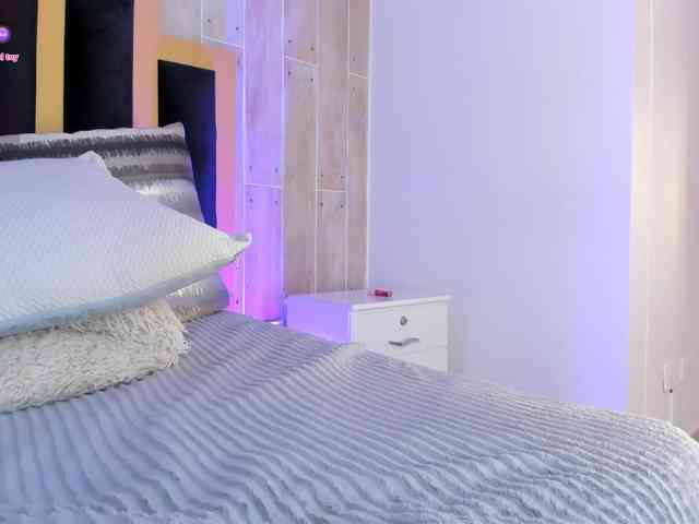 IsabellaSouza webcam