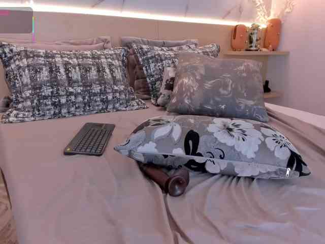 IsabellaSouza webcam