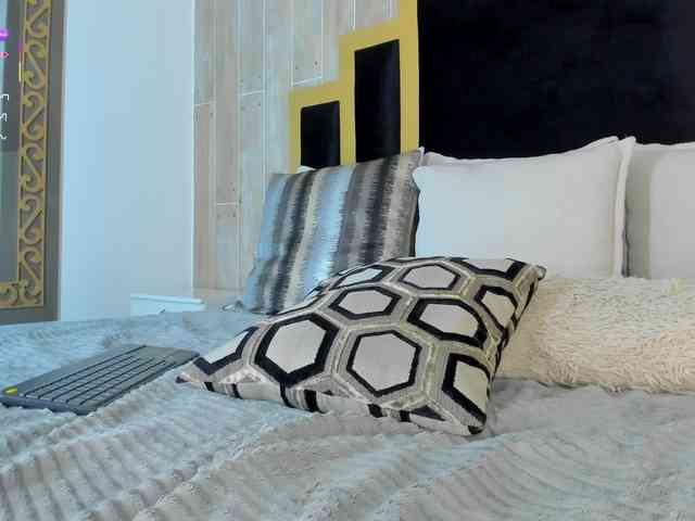 IsabellaSouza webcam