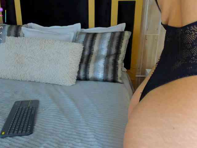 IsabellaSouza webcam