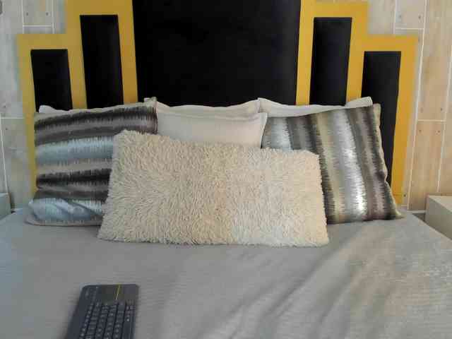 IsabellaSouza webcam