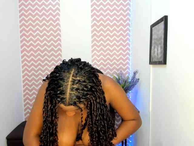strip chat online Dayanacarson