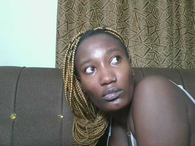 le modèle Missprettygal est en webcam porno dans un show sur le site bongacams, il possède les tags suivants: Ebony,Blonde,Trimmed