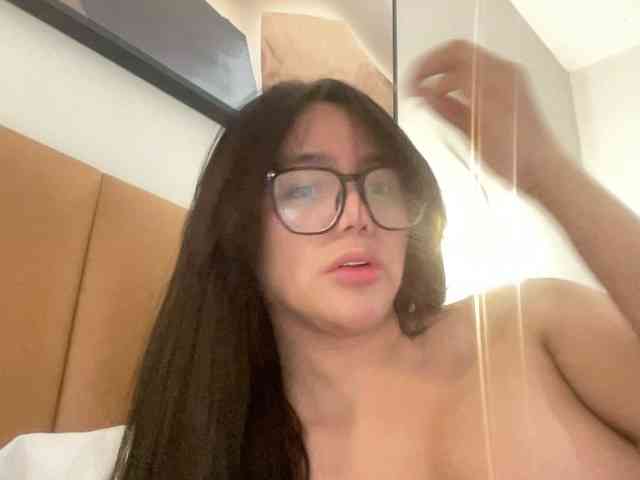 HOTFILIPINAHUGEBOOBS webcam