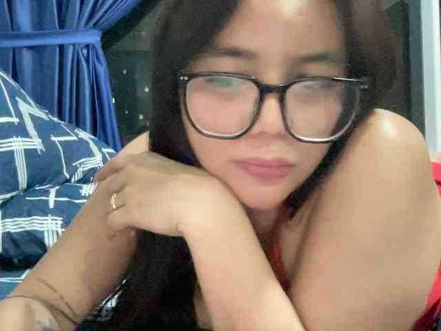 HOTFILIPINAHUGEBOOBS webcam