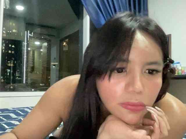 HOTFILIPINAHUGEBOOBS webcam