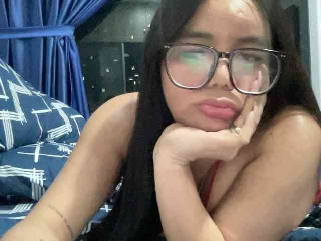 HOTFILIPINAHUGEBOOBS webcam