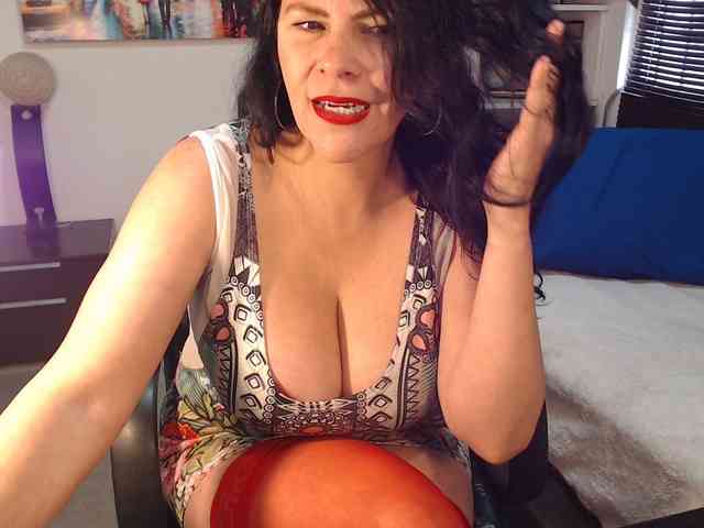 MilfLatina69 webcam