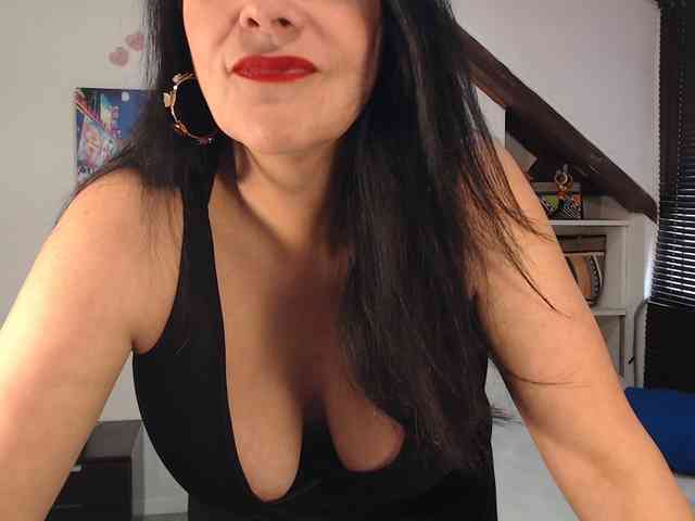 MilfLatina69 webcam