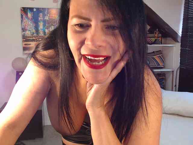 MilfLatina69 webcam