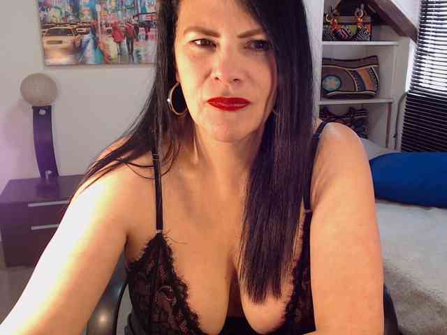 MilfLatina69 webcam