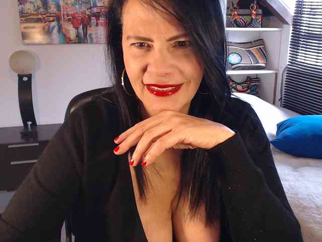 MilfLatina69 webcam