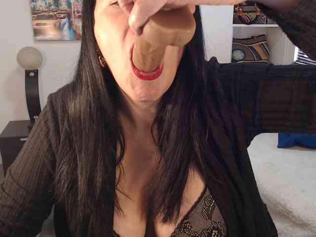MilfLatina69 webcam