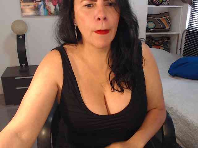MilfLatina69 webcam