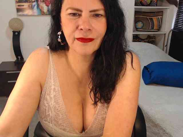 MilfLatina69 webcam