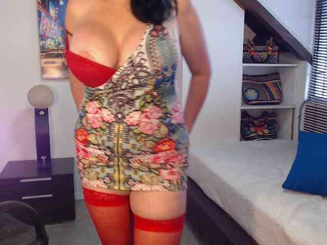 MilfLatina69 webcam