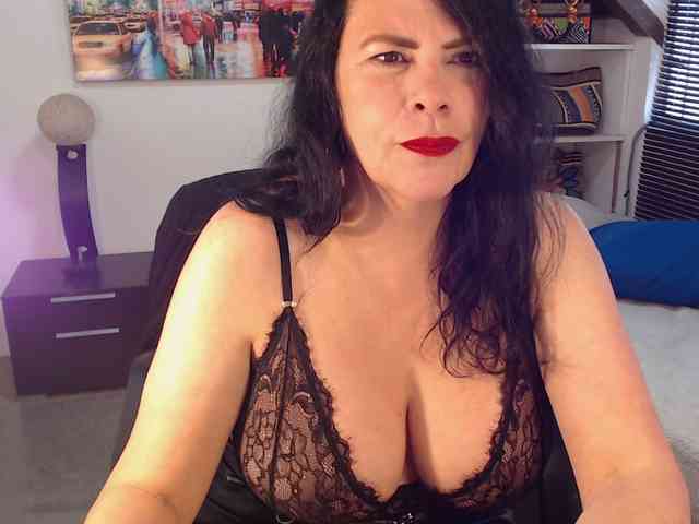 MilfLatina69 webcam