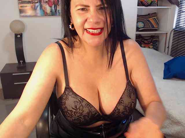 MilfLatina69 webcam