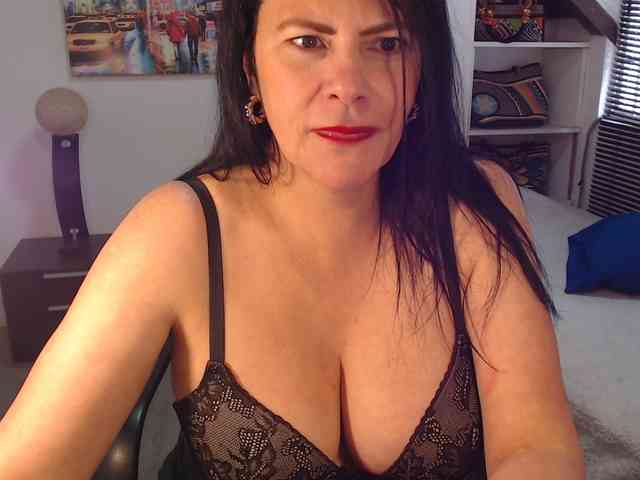 MilfLatina69 webcam