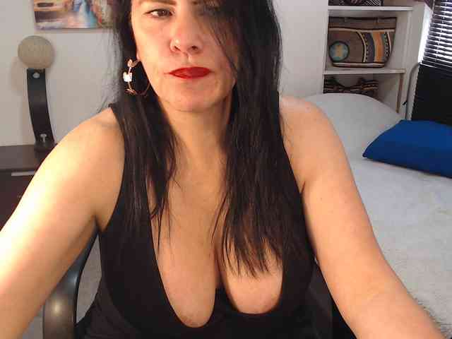 MilfLatina69 webcam