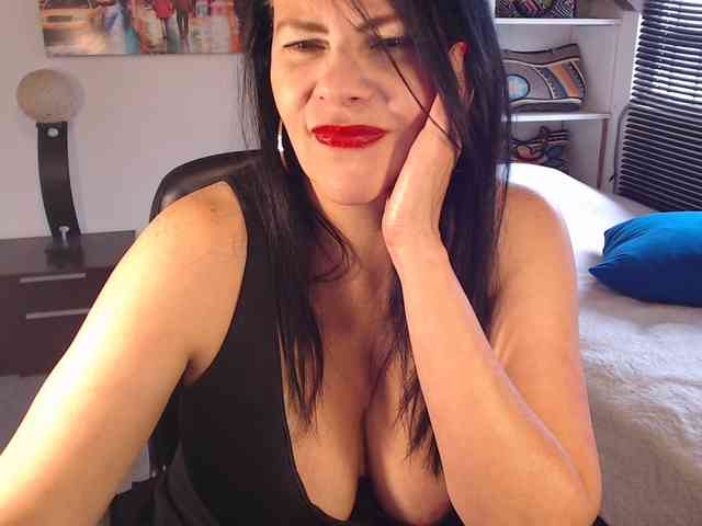 MilfLatina69 webcam