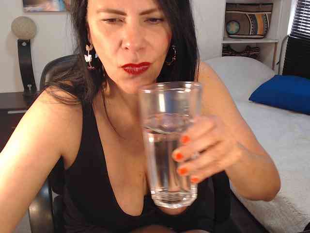 MilfLatina69 webcam