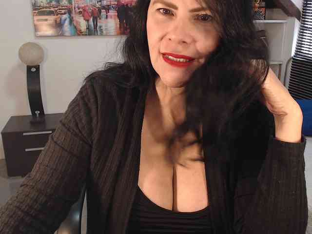 MilfLatina69 webcam