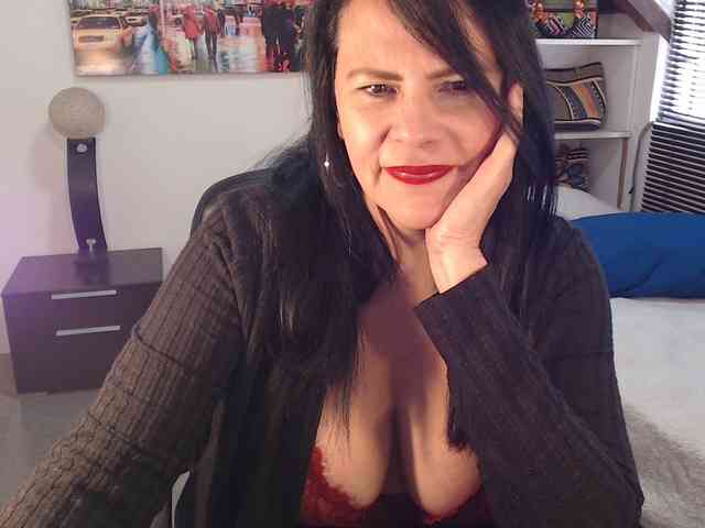 MilfLatina69 webcam
