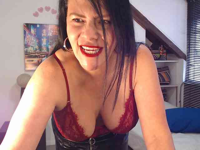 MilfLatina69 webcam