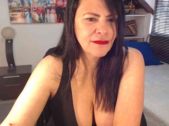 MilfLatina69 webcam