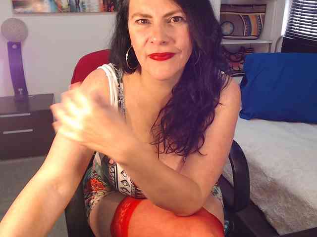 MilfLatina69 webcam