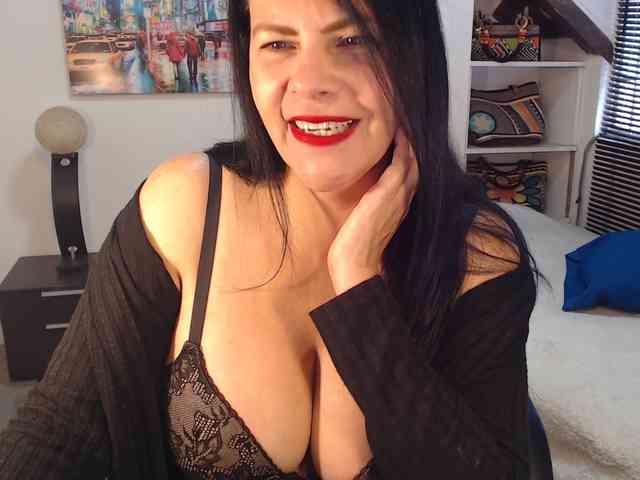 MilfLatina69 webcam