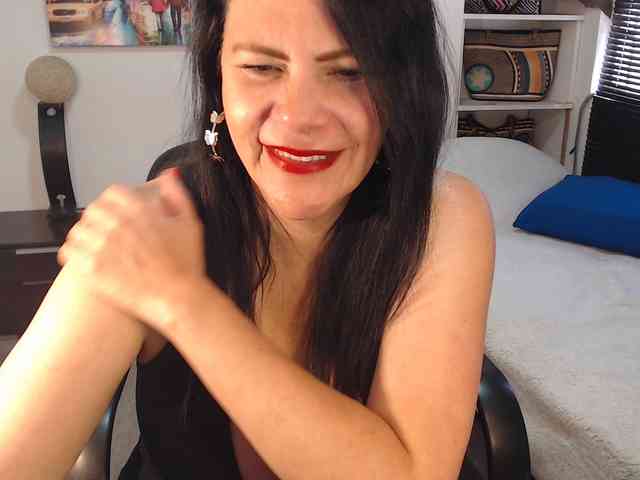 MilfLatina69 webcam