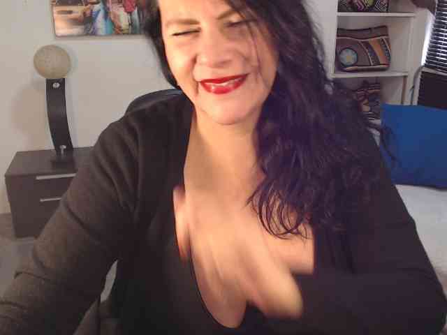 MilfLatina69 webcam