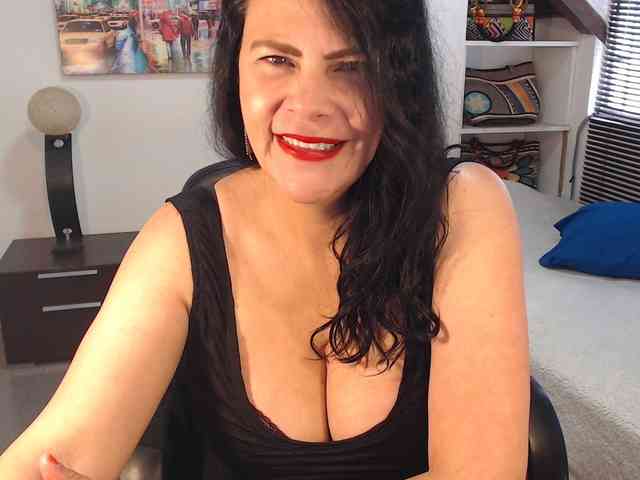 MilfLatina69 webcam