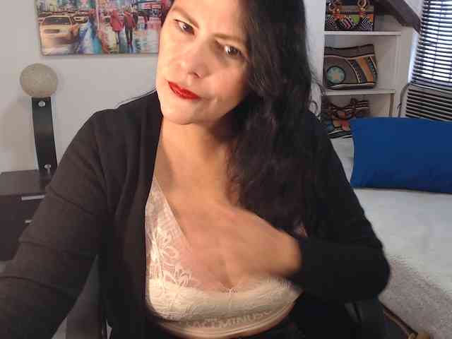 MilfLatina69 webcam