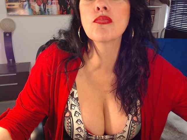 MilfLatina69 webcam