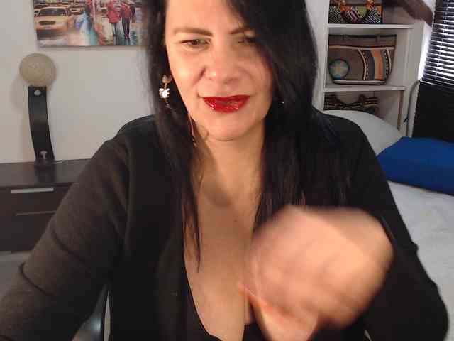 MilfLatina69 webcam
