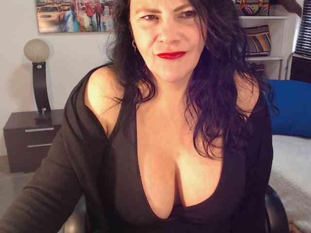 MilfLatina69 webcam