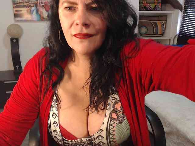MilfLatina69 webcam