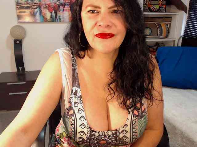 MilfLatina69 webcam
