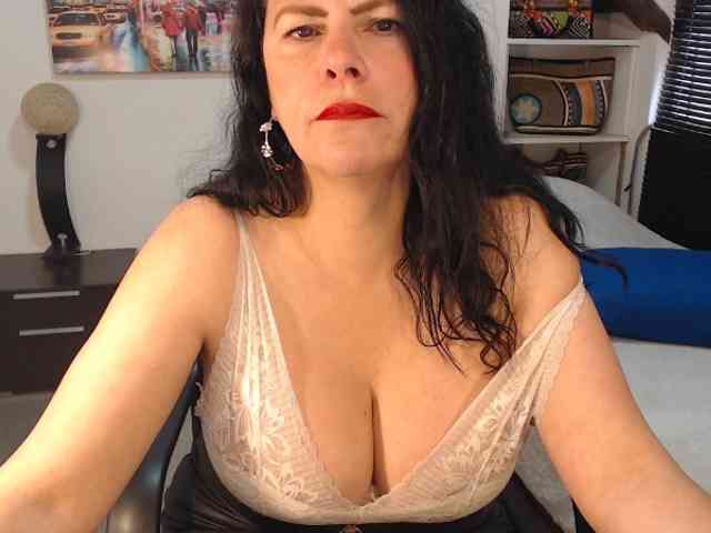 MilfLatina69 webcam