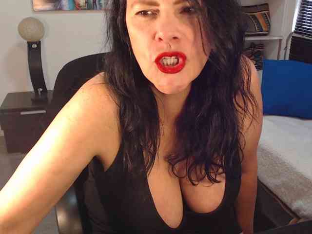 MilfLatina69 webcam