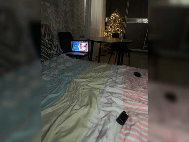 Riga-5's BongaCams show and profile