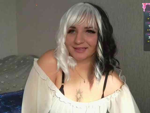 MagicalLouu webcam